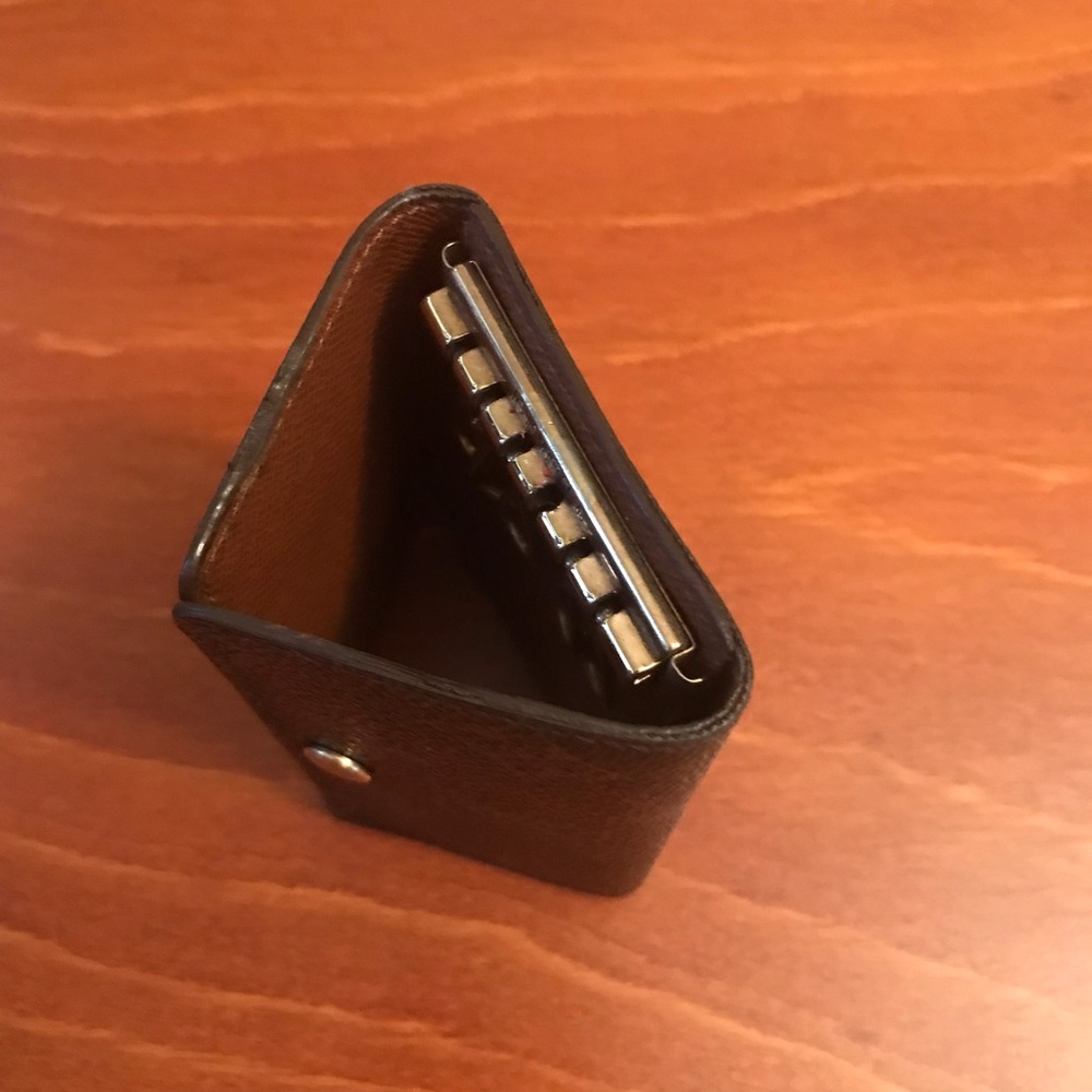 Louis Vuitton Monogram Keyholder - Picture 9 of 9
